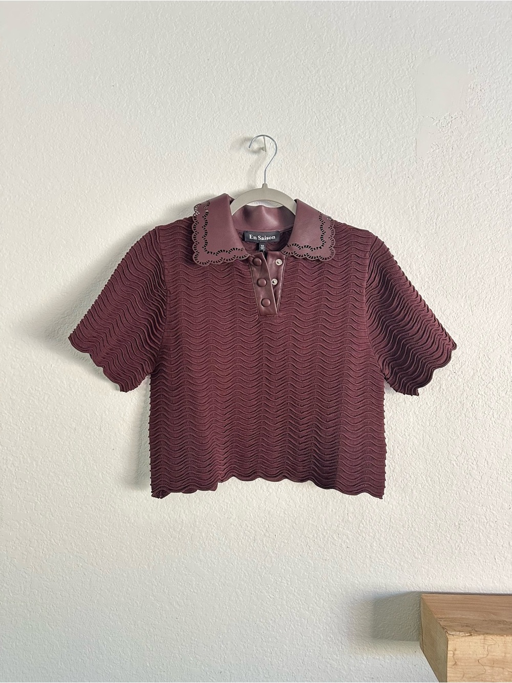 En Saison Short-Sleeve Crop Top